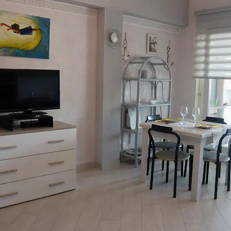 Apartmán 800m To The Beach, Private Parking - Sunny Pietra Ligure