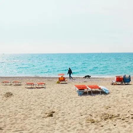 800m To The Beach, Private Parking - Sunny Apartmán